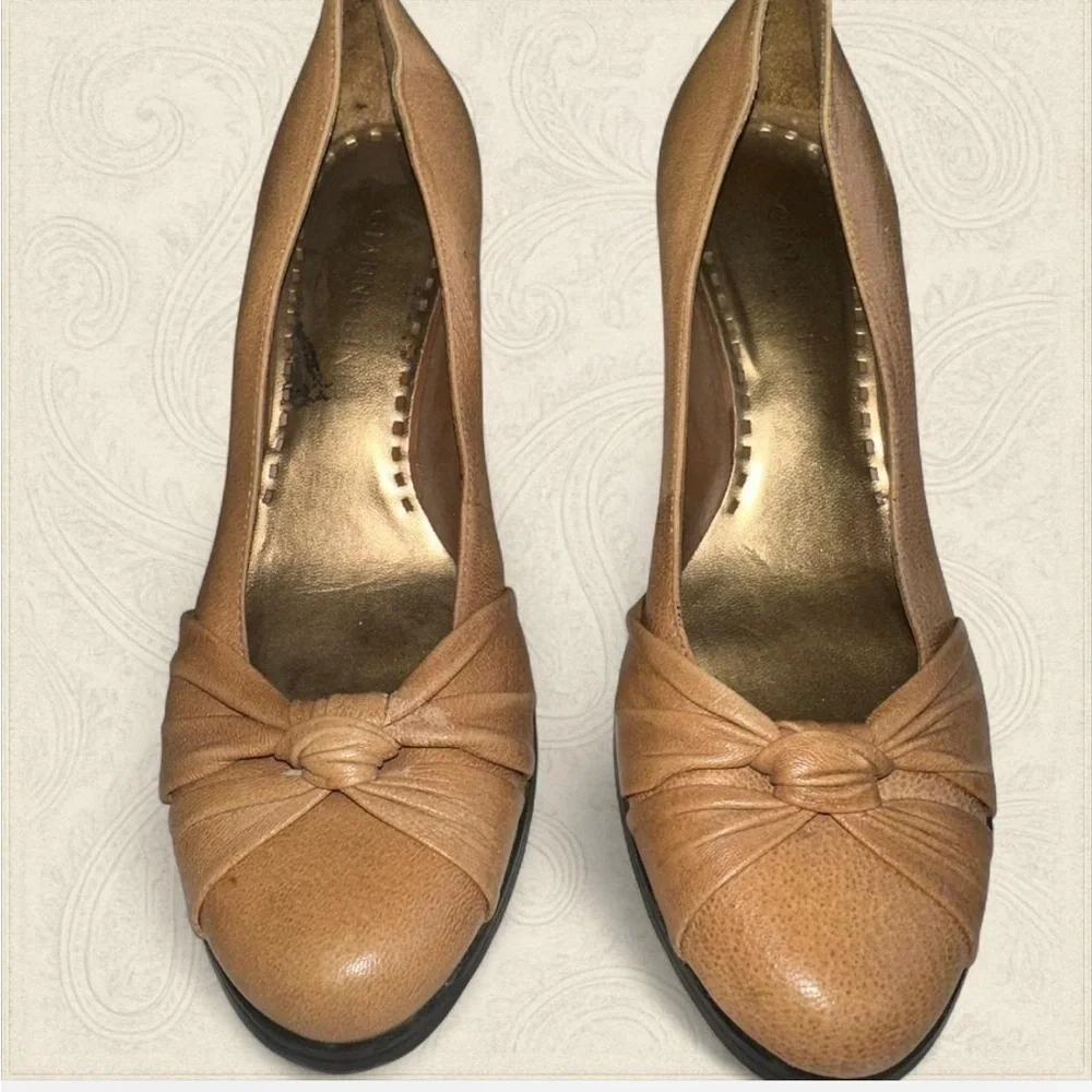 Round toe leather wooden wedges size 6.5
